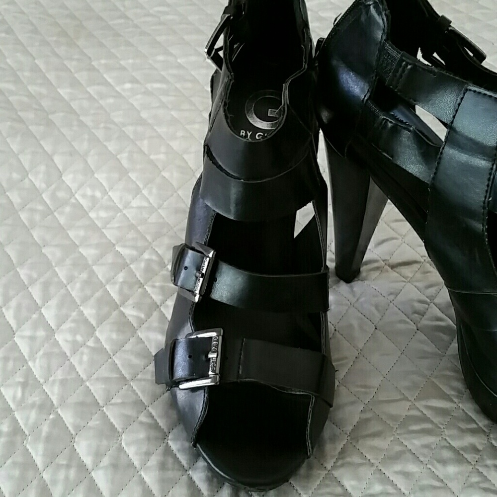 Guess black Strapped pumps sz 9.5